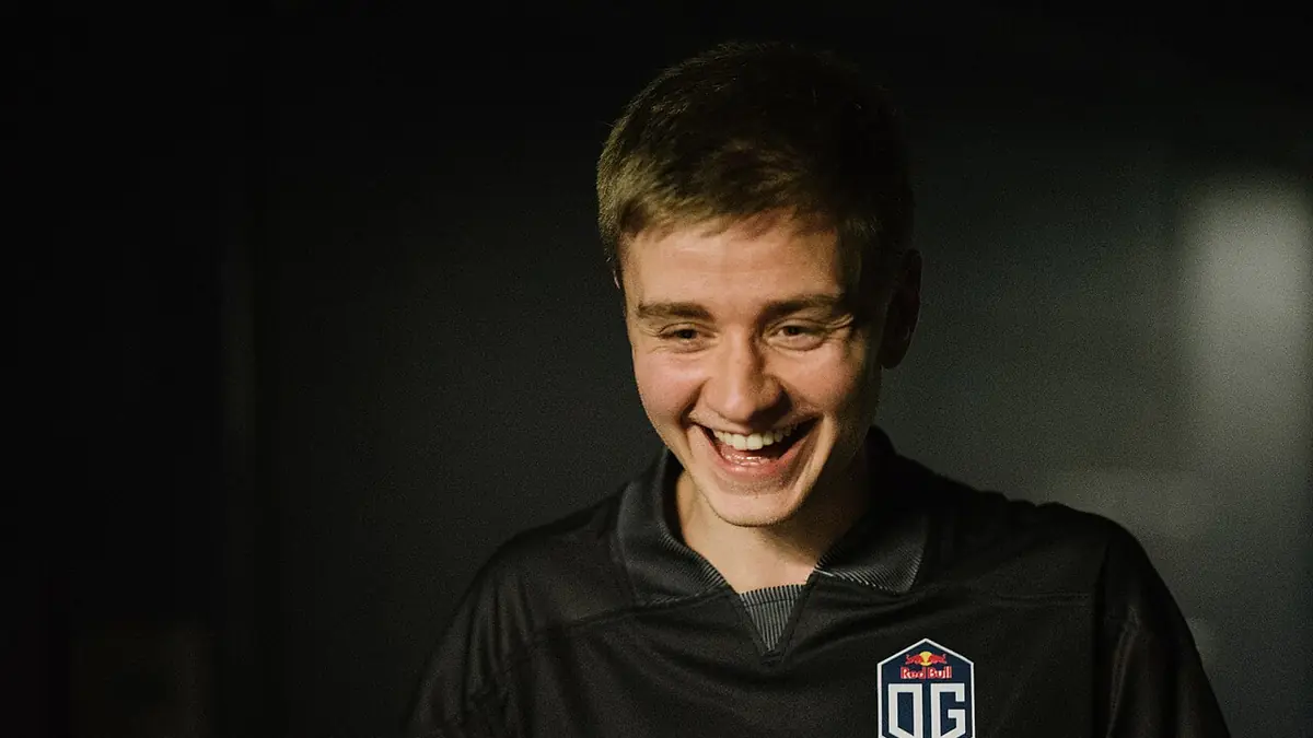 Johan Sundstein, N0tail, laughing, in an OG team shirt